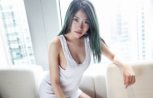 欧美大衣街拍图片风景_HD完整版观看